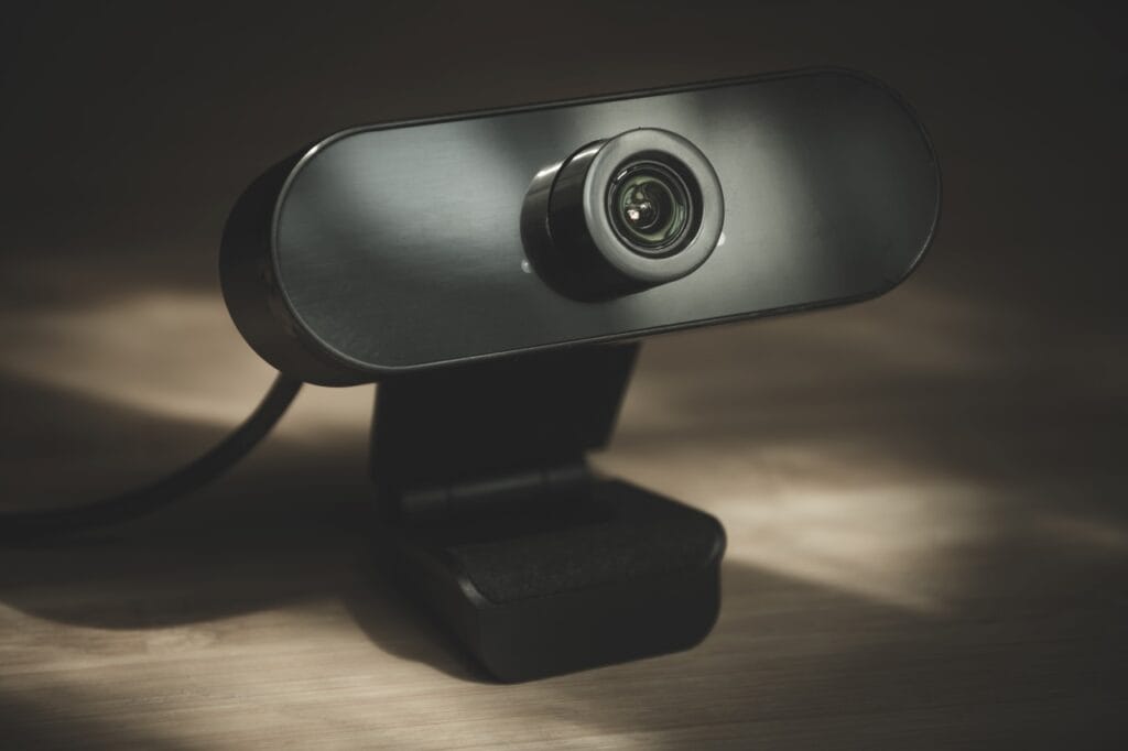 De ce lumina face diferența în apelurile video și streaming Cum influențează lumina calitatea unei camere web – ghid de optimizare