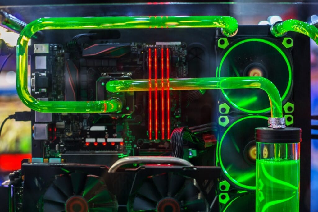 Sisteme de răcire cu lichid personalizate: estetica întâlnește performanța Sistem de răcire cu lichid personalizat RGB cu tuburi rigide și radiator cu ventilatoare LED