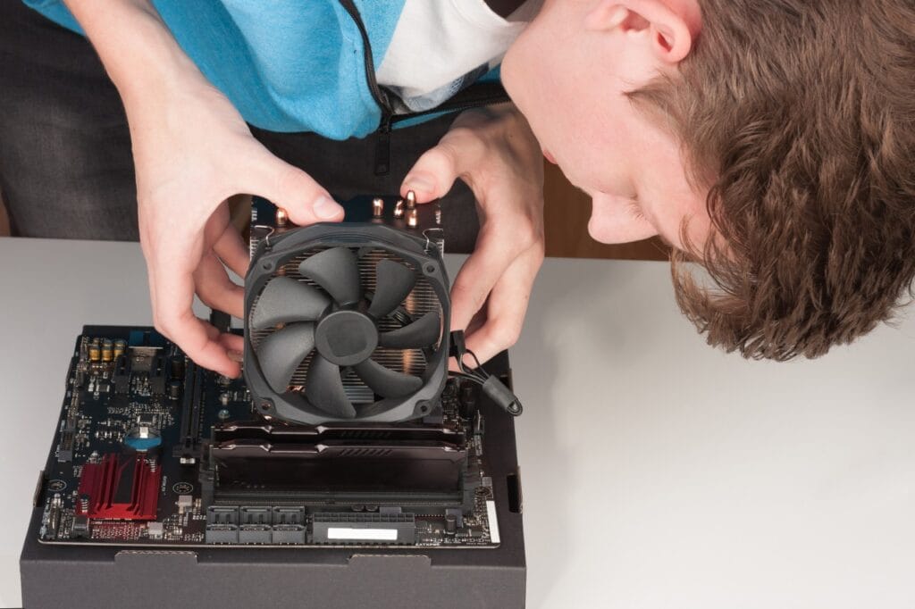 Instalarea corectă a coolerului de procesor Ghid vizual montare cooler pe CPU, asamblare PC pas cu pas