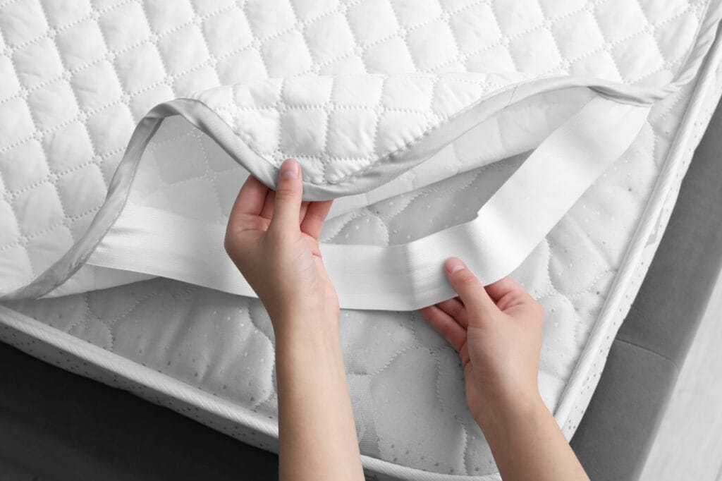 Topper – soluția rapidă pentru un somn mai bun Topper de saltea cu prindere elastică – confort saltea, topper memory foam, protecție saltea