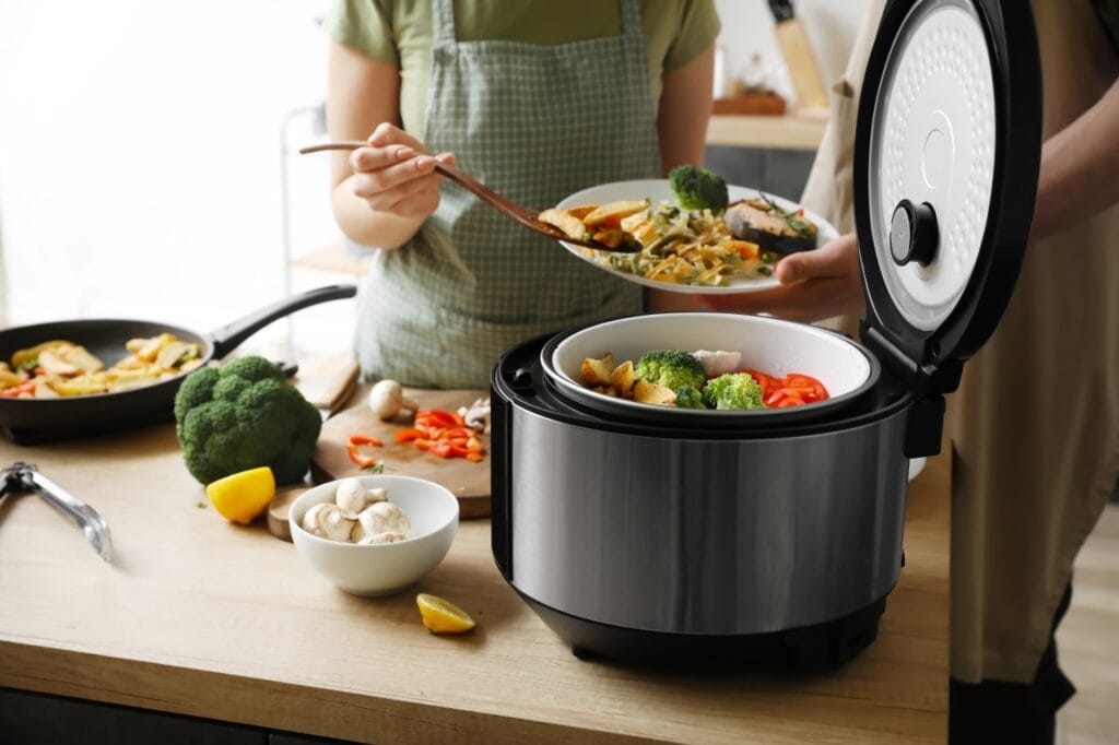 Legume proaspete și pui în multicooker, rețetă rapidă pregătită în bucătărie de acasă