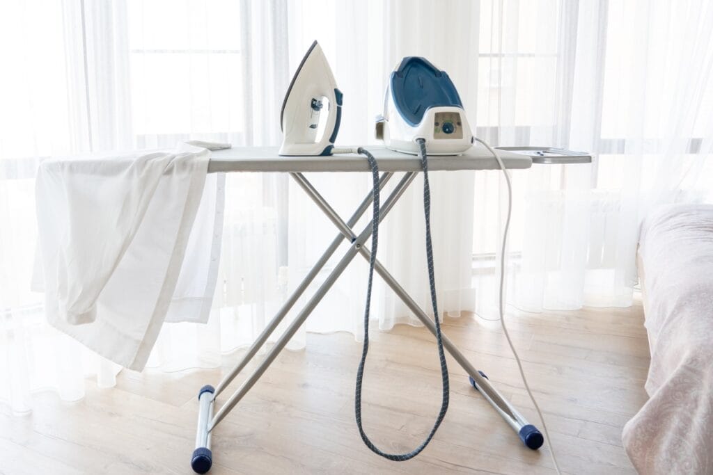 Cât de greu e prea greu? Găsește echilibrul perfect pentru călcat ușor Stație de călcat cu abur, cu fier ergonomic și greutate ideală pentru confort și rezultate rapide.