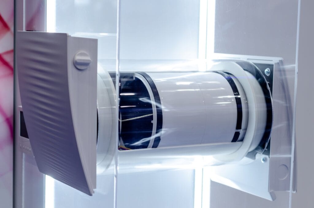 Recuperator de căldură montat în perete, optimizat pentru funcționare silențioasă