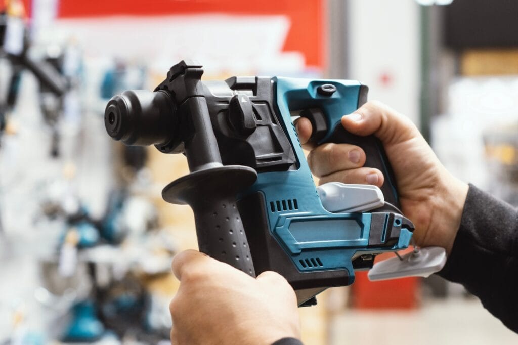 Sculele cu sistem antivibrație: confort și siguranță la muncă Sculă electrică cu sistem antivibrație mâner ergonomic reducere vibrații protecție articulații