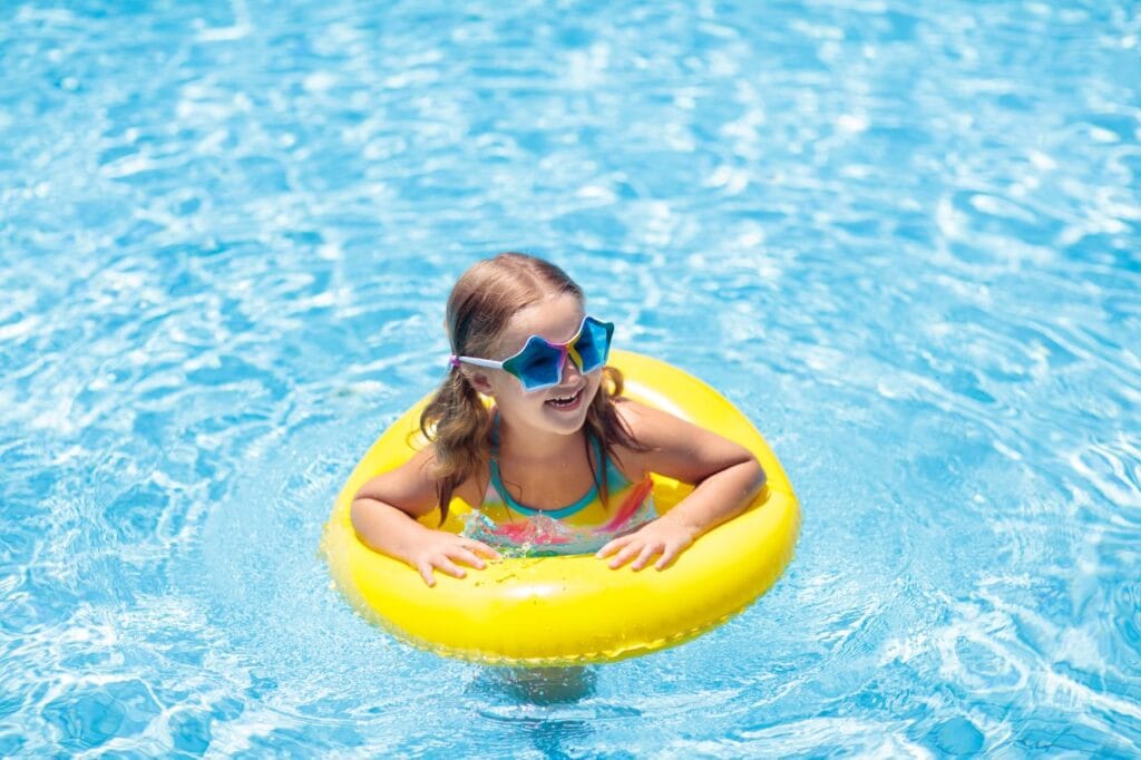 copil fericit colac înot galben materiale sigure pvc piscină