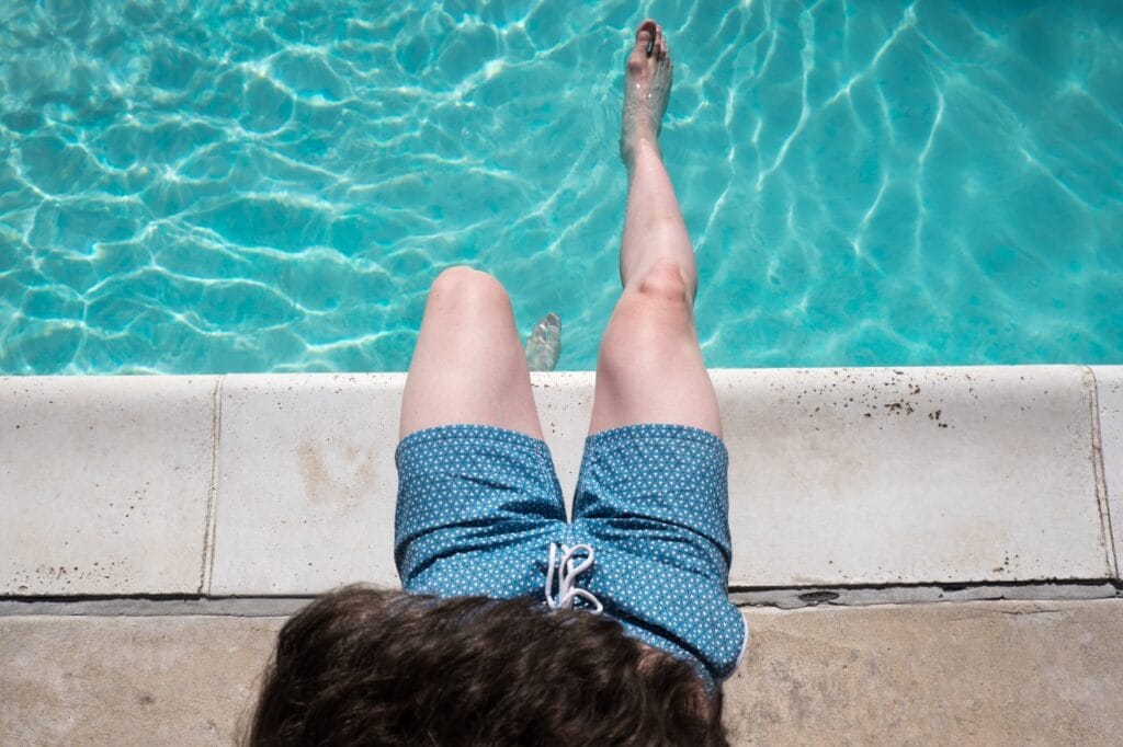 Alegerea materialului potrivit pentru costumul de baie: Confort și rezistență la piscină pantaloni scurți de baie bărbați material sintetic confort piscină vara