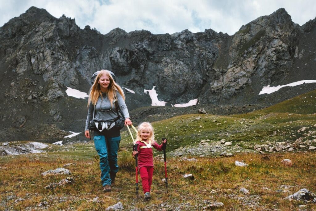 ham pentru copii energici la munte, siguranță și libertate în drumeție