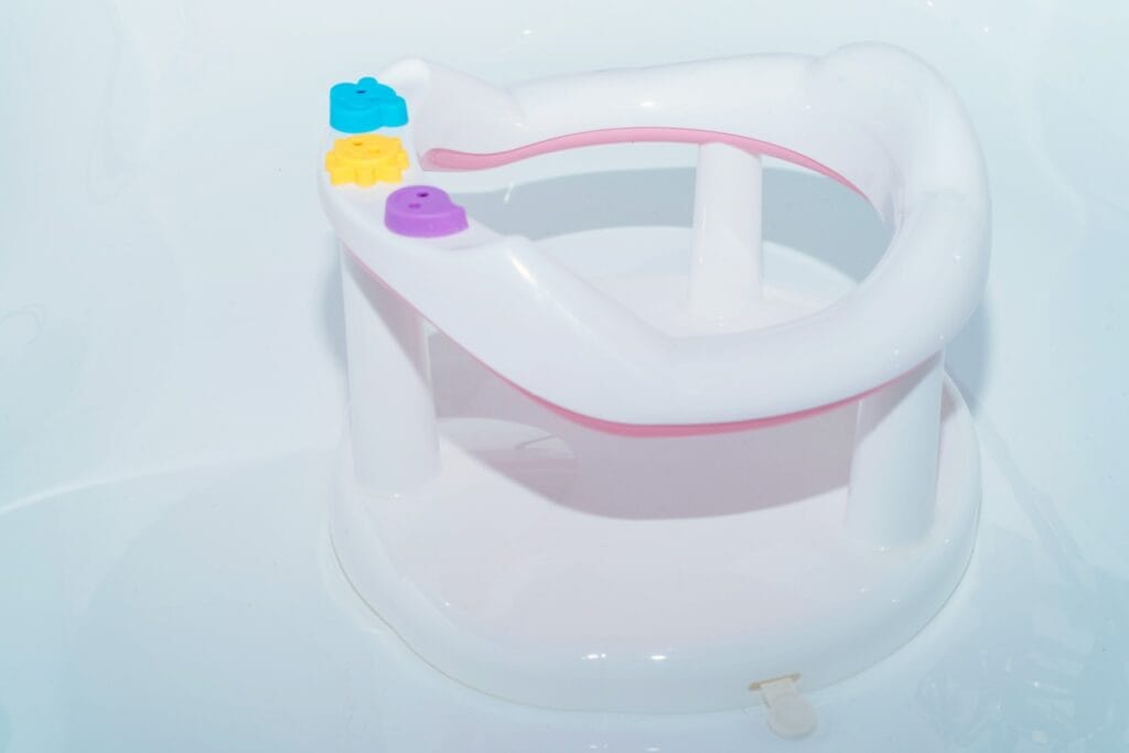 Cum arată un scaun de baie ergonomic pentru copii mici scaun de baie pentru bebeluși cu ventuze montat în cadă, siguranță și confort la baie