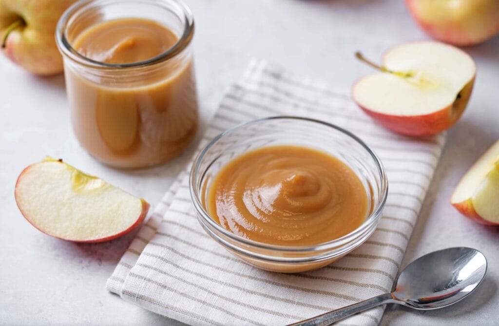 piure omogen de mere, potrivit pentru introducerea alimentelor solide la bebeluși