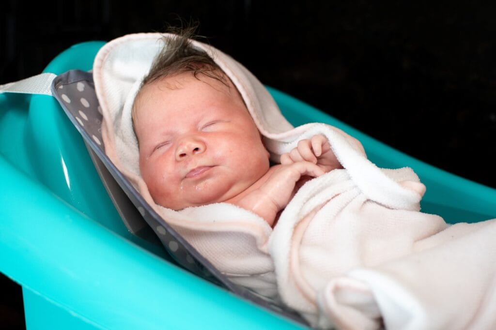 poziționare optimă suport cădiță pentru siguranța bebelușului la baie