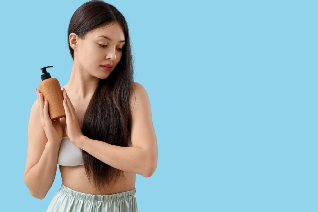 Cum se folosește șamponul nuanțator pentru un look proaspăt Tânără cu păr natural folosind șampon nuanțator, soluție modernă pentru întreținerea culorii acasă