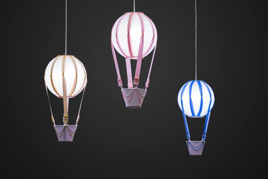 Lustre tip balon cu aer cald: mix de iluminat ambiental și central pentru camera copiilor lustre tip balon cu aer cald pentru iluminat central și ambiental în camera copiilor