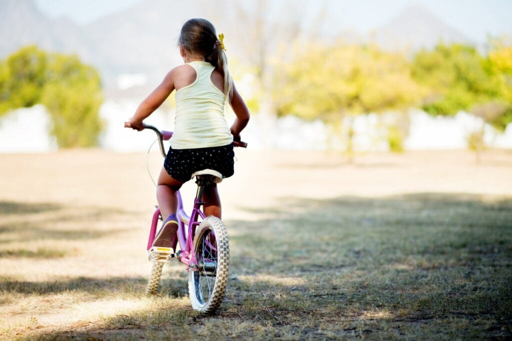 Alegerea frânelor potrivite: siguranță la fiecare oprire Siguranța copiilor pe bicicletă, testarea frânelor în mediul real