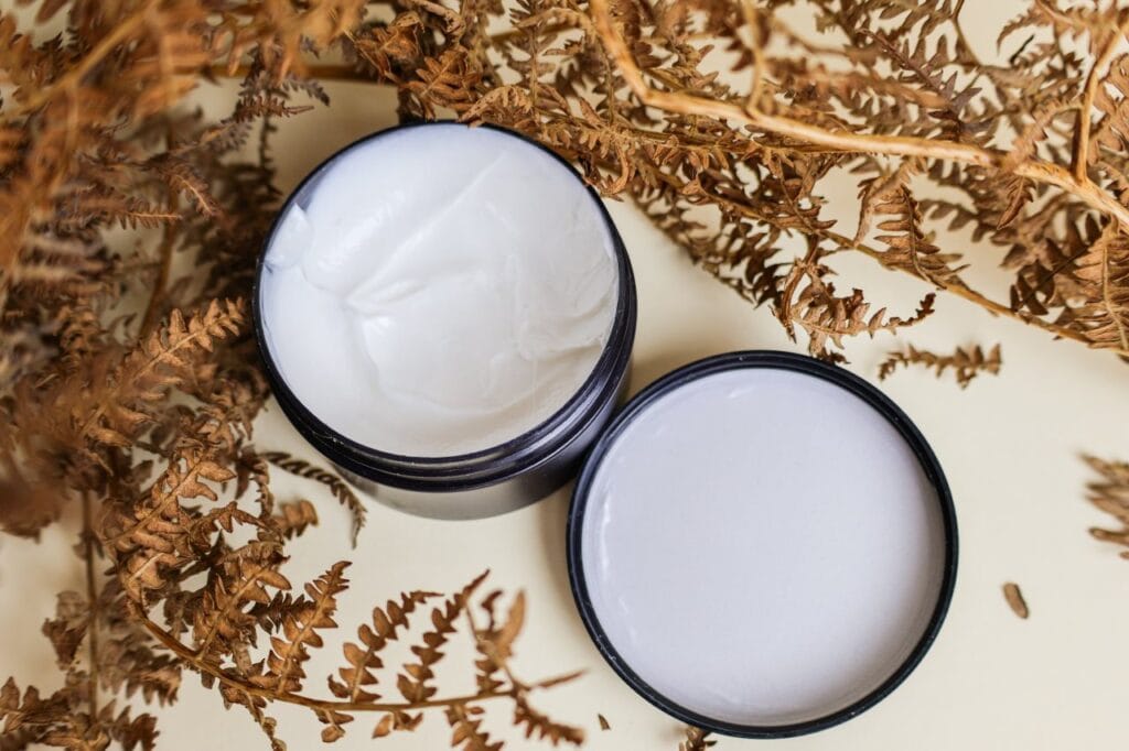 Textura și compoziția unei creme hidratante eficiente cremă hidratantă cu textură fină și ingrediente eficiente pentru îngrijirea tenului