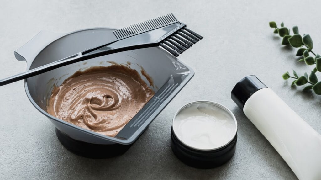 Prepararea vopselei și tratament pentru păr deteriorat produse pentru îngrijirea părului deteriorat după vopsire