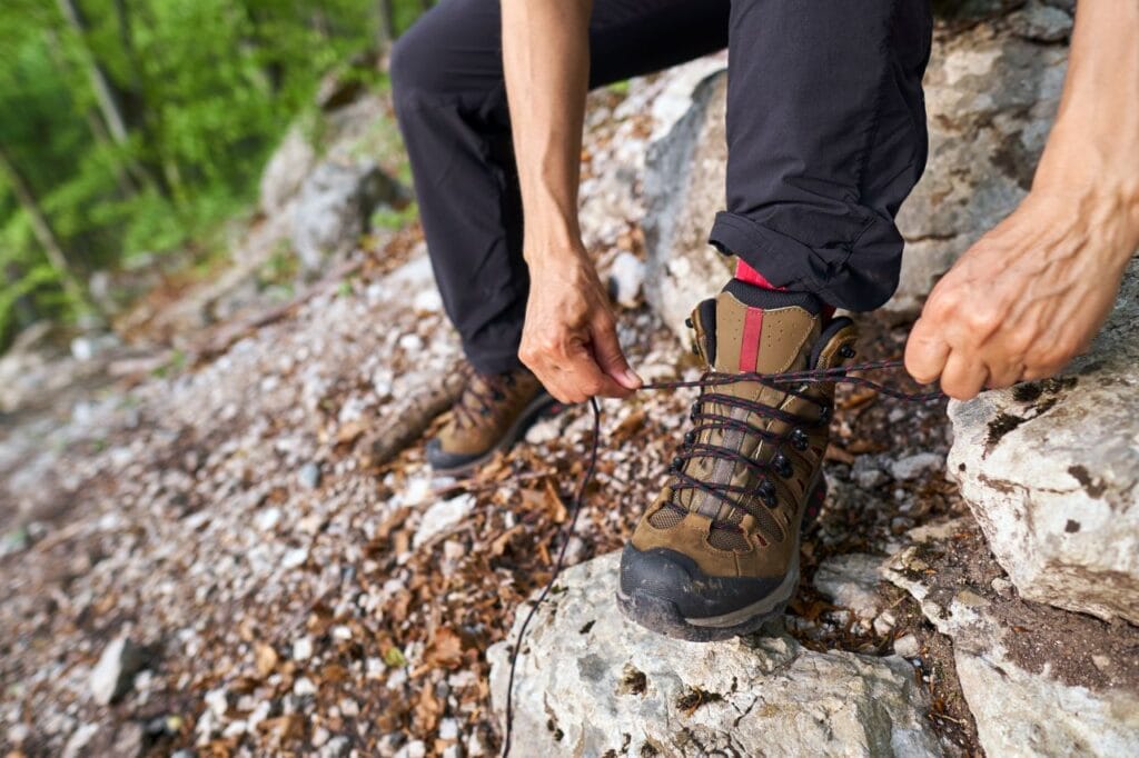 ajustare bocanci trekking accesorii branțuri șosete speciale drumeție