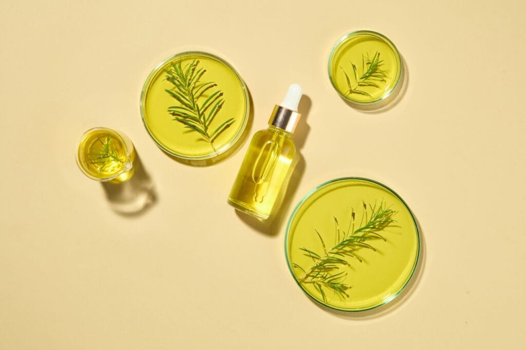 Ingrediente pure, testate pentru scalp sensibil sau iritat uleiuri naturale pentru scalp sensibil în recipiente sterile