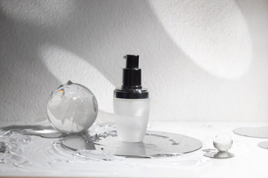 Bază de machiaj transparentă, potrivită tuturor tipurilor de ten bază de machiaj profesională pentru ten gras, uscat, mixt sau sensibil – uniformizează și protejează pielea