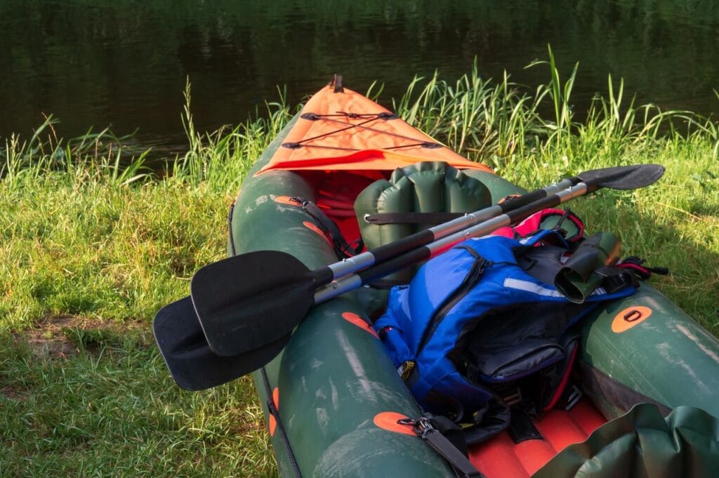 echipament pentru caiac gonflabil cu vâsle si geantă impermeabilă