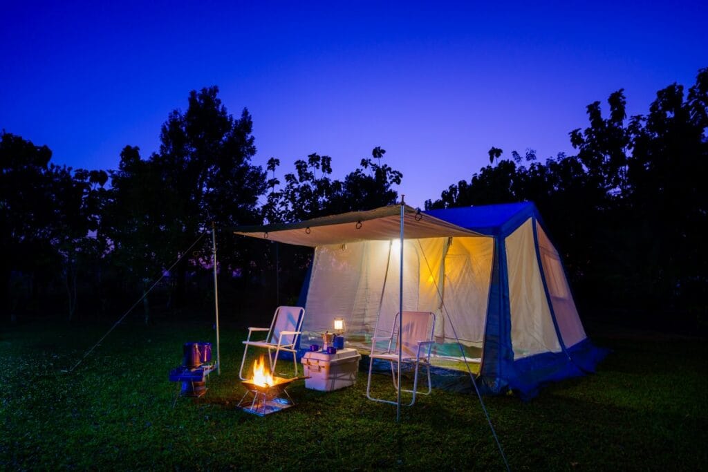 Cort spațios cu verandă, ideal pentru ieșiri cu cei dragi cort de familie cu verandă spațioasă camping confort familii seară relaxare