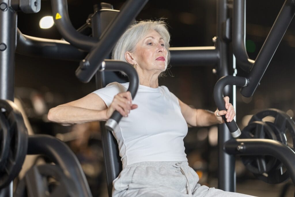 exerciții fitness pentru toate vârstele pe aparat multifuncțional, sfaturi pentru selecția corectă a greutăților