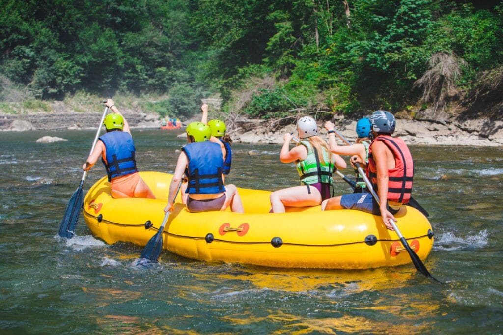 Model premium de barcă gonflabilă pentru rafting barcă gonflabilă pentru rafting pe râu cu echipaj și echipament de protecție